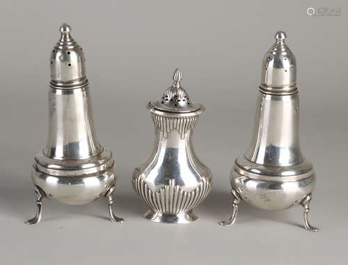 3 Silver spreaders