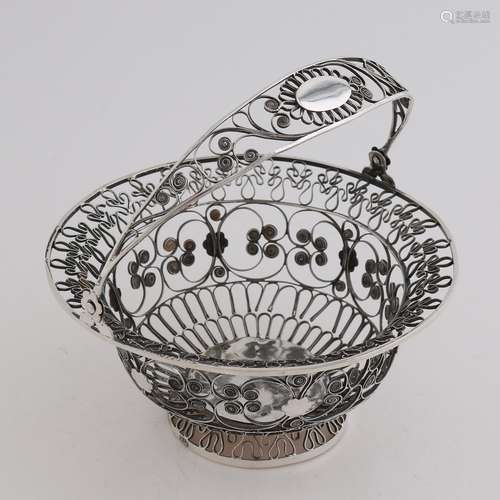 Silver clew basket