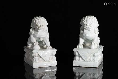chinese dehua white porcelain lion ornament