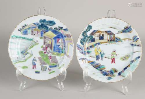 2 Chinese Family Verte plates Ø 15.2 cm.