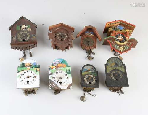 Lot with eight mini clocks