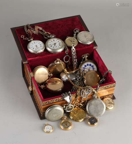 Lot of pocket watches in boxes