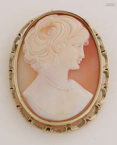 Gold cameo brooch / pendant