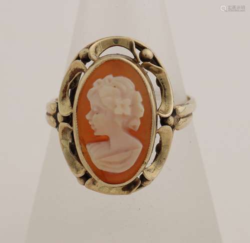 Gold ring with cameo