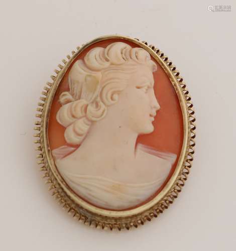 Gold pendant / brooch with cameo