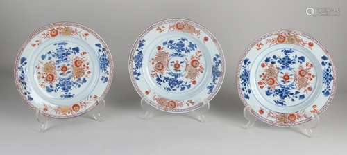 Three Chinese plates, Ø 22 cm.