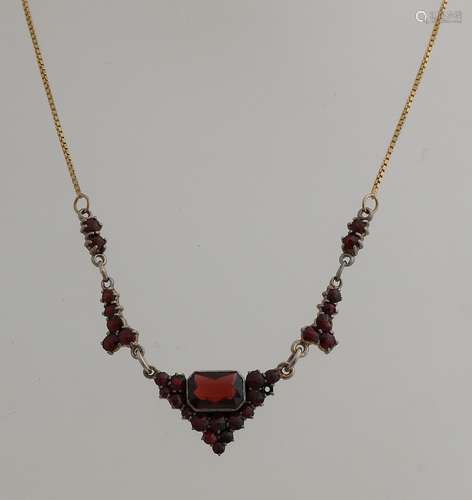 Gold necklace with garnet pendant