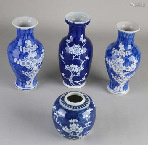 4 parts Chinese porcelain