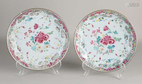 2 Chinese Family Rose plates, Ø 22.2 cm.