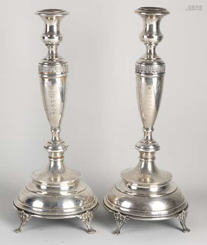 Set silver candlesticks