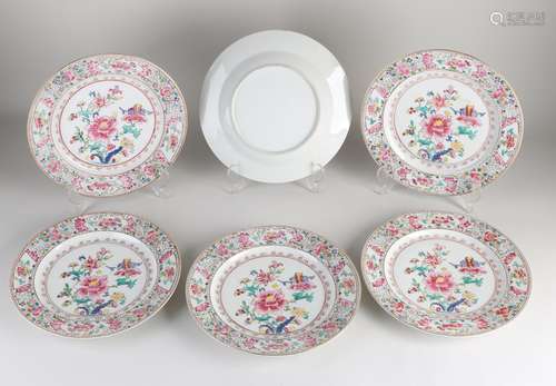 Six Family Rose plates Ø 25 cm.