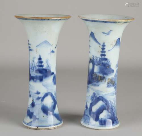 2 Chinese vases