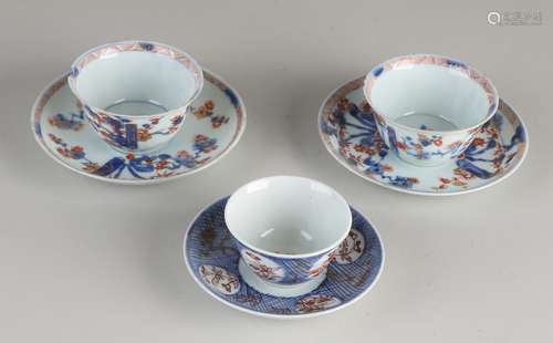 3 Chinese Imari cups / saucers