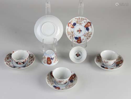 5x Imari cups and saucers