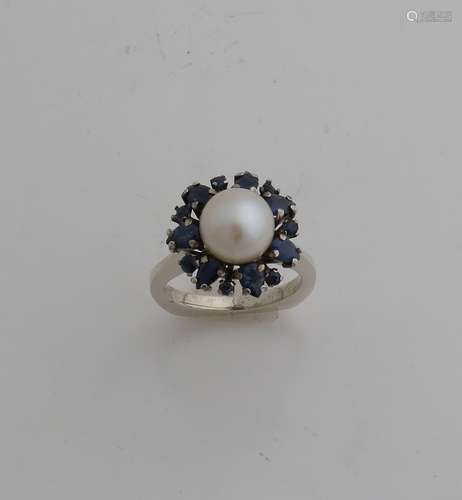 White gold ring with pearl and sapphire