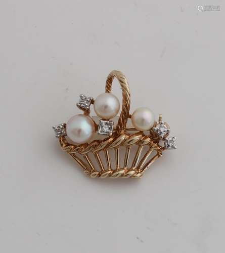 Gold brooch, basket with pearls