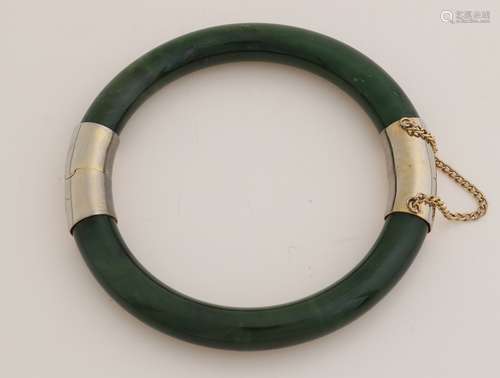 Bracelet of jade with silver