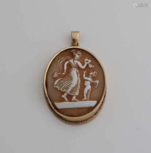 Gold cameo pendant