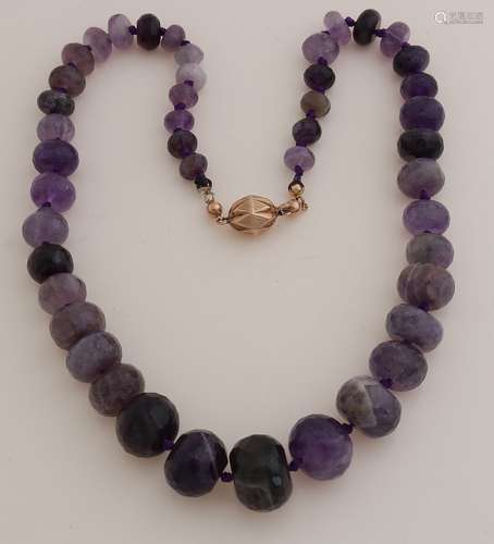 Amethyst necklace with gold lock