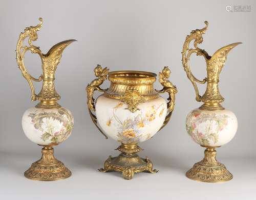 Three-piece set of show vases