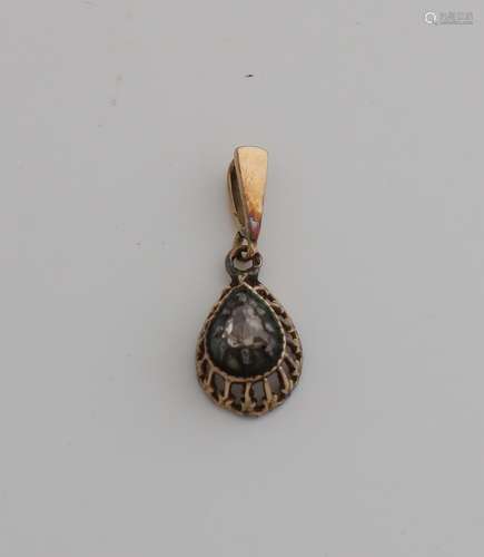 Gold pendant with diamond