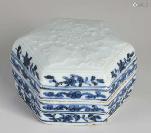 Chinese lidded box