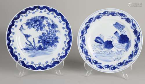 2 Chinese plates, Ø 22 cm.