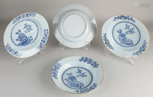 4 Chinese Queng Lung plates, Ø 23 cm.