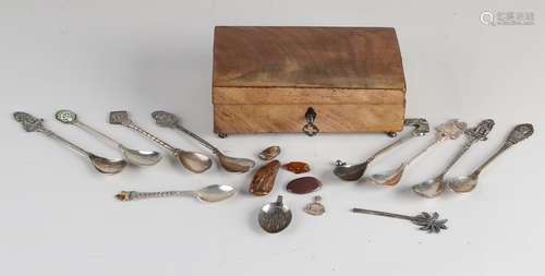 Spoon box + spoons