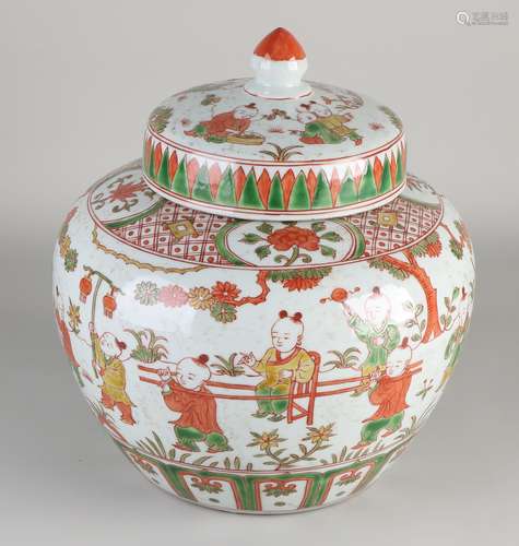 Chinese jar with lid