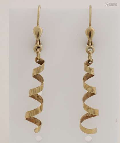 Gold curl earrings