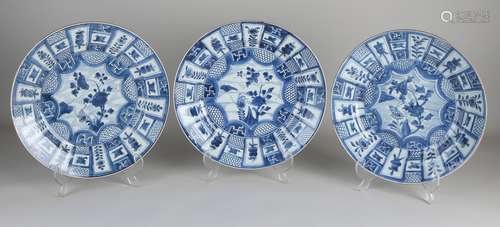 Three Chinese plates Ø 27.5 cm.