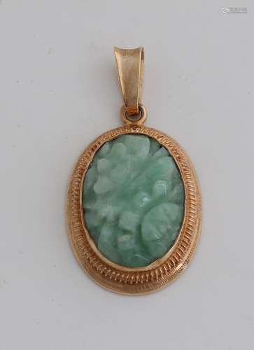 Gold pendant with jade