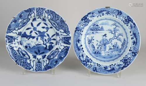 2 Chinese plates Ø 22 - 23 cm.