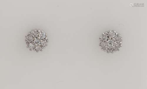 White gold earrings with diamond