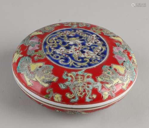 Chinese lidded box