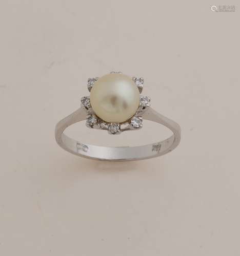 White gold ring with pearl and diamond