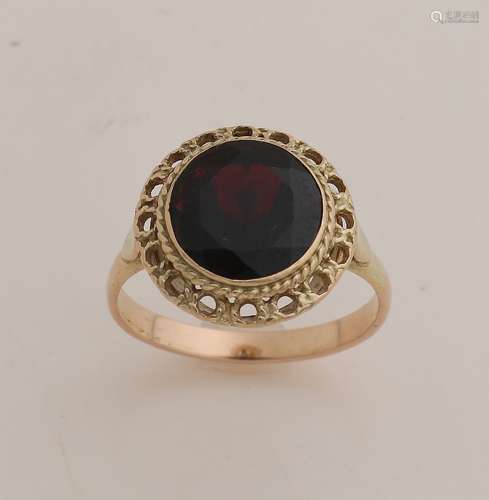 Gold garnet ring