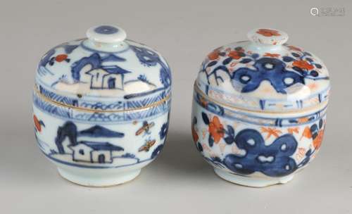 2 Chinese Imari lidded jars