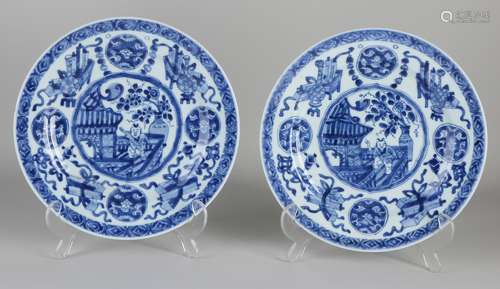 Two Kang Xi plates Ø 22.3 cm.