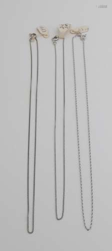 3 White gold necklaces