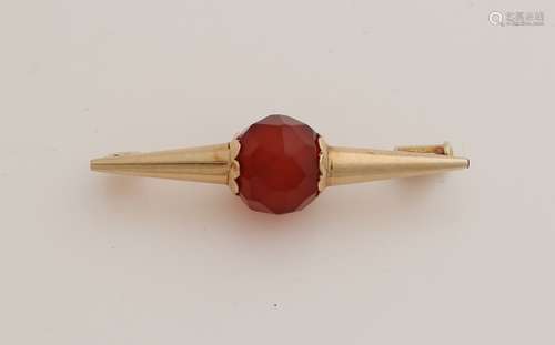 Gold brooch with carnelian