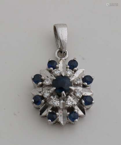 White gold pendant with sapphire and diamond