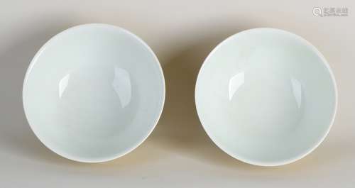 Two Chinese bowls Ø 15 cm.