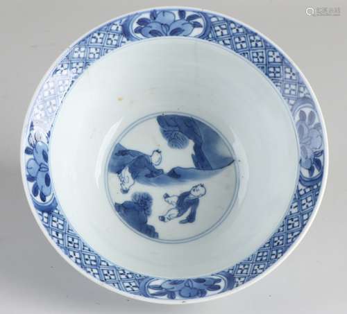 Chinese Kang Xi klapmuts bowl Ø 16 cm.