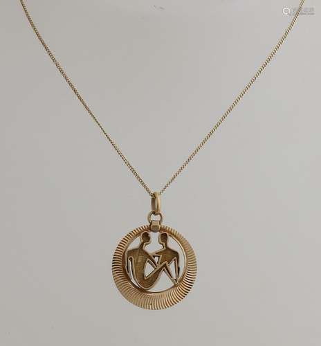 Gold necklace with pendant