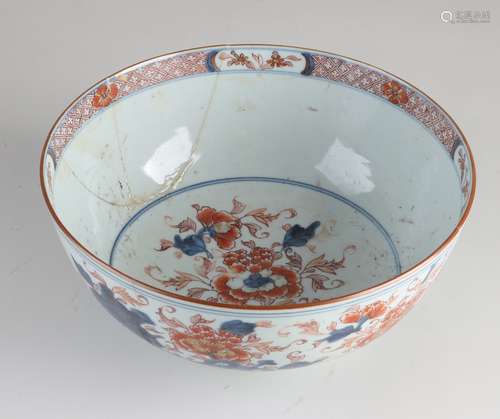 Chinese Imari bowl Ø 23 cm.