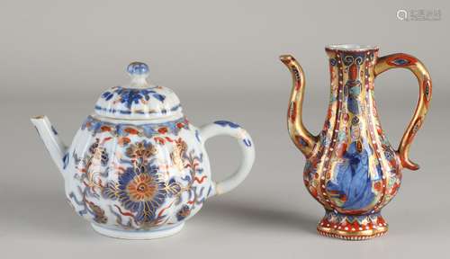 Two parts of Chinese porcelain