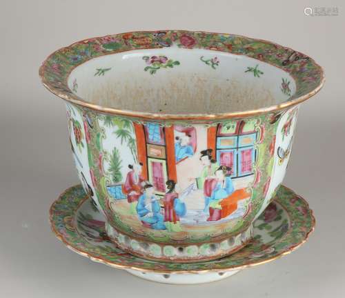 Chinese Kanton flower pot with saucer