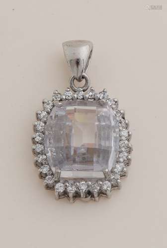 Silver pendant with cubic zirconia